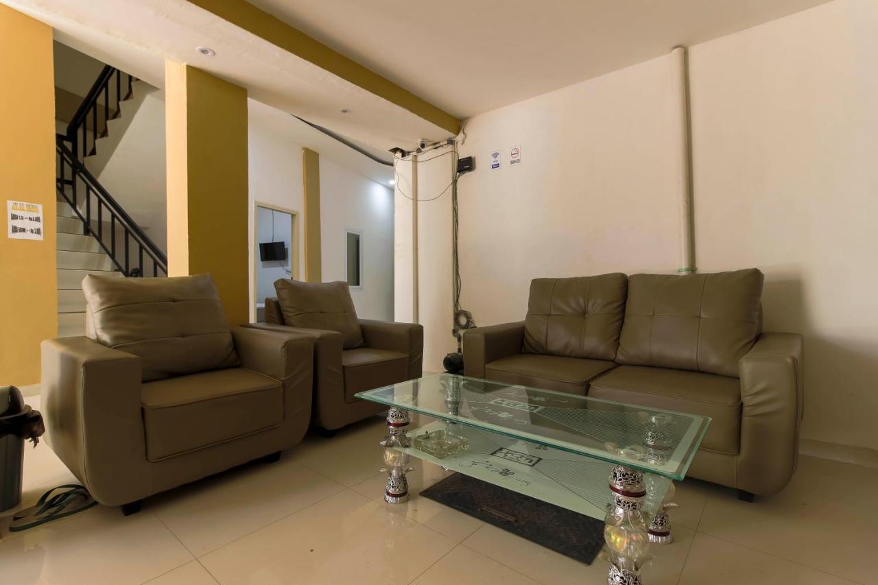 Reddoorz At Tara Homestay Палембанг Екстериор снимка