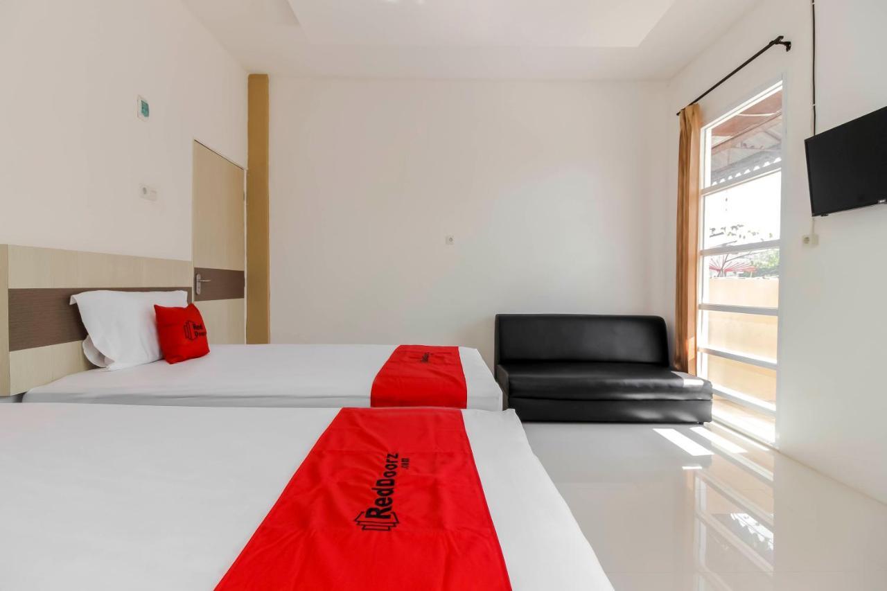 Reddoorz At Tara Homestay Палембанг Екстериор снимка